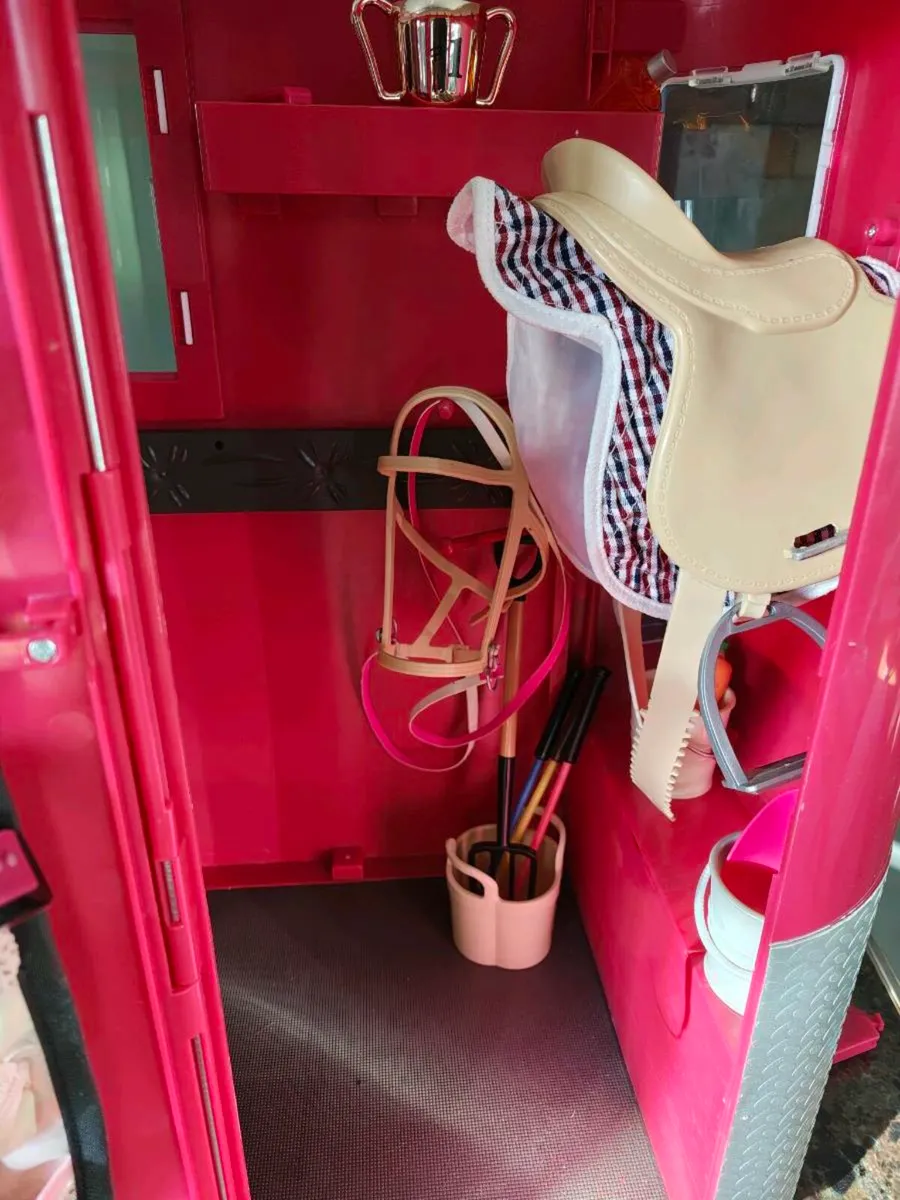 Our Generation Doll, Stable & Horse box - Image 2