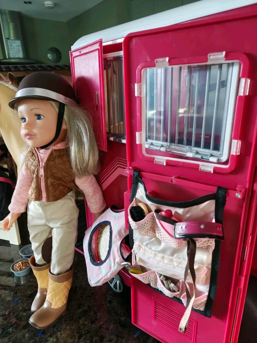 Our Generation Doll, Stable & Horse box - Image 3
