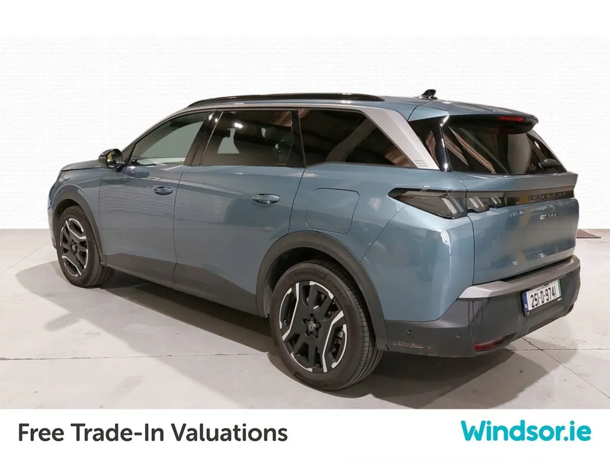 Peugeot 5008 BEV 73kwh 210hp Allure - Image 3