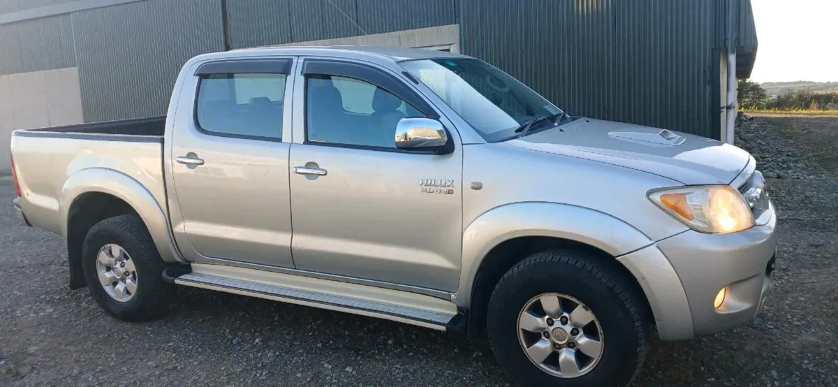 Toyota Hilux - Image 2