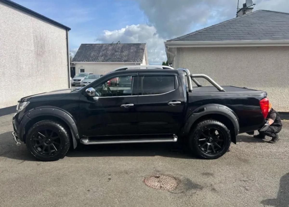 2019 Nissan navara tekna edition - Image 3
