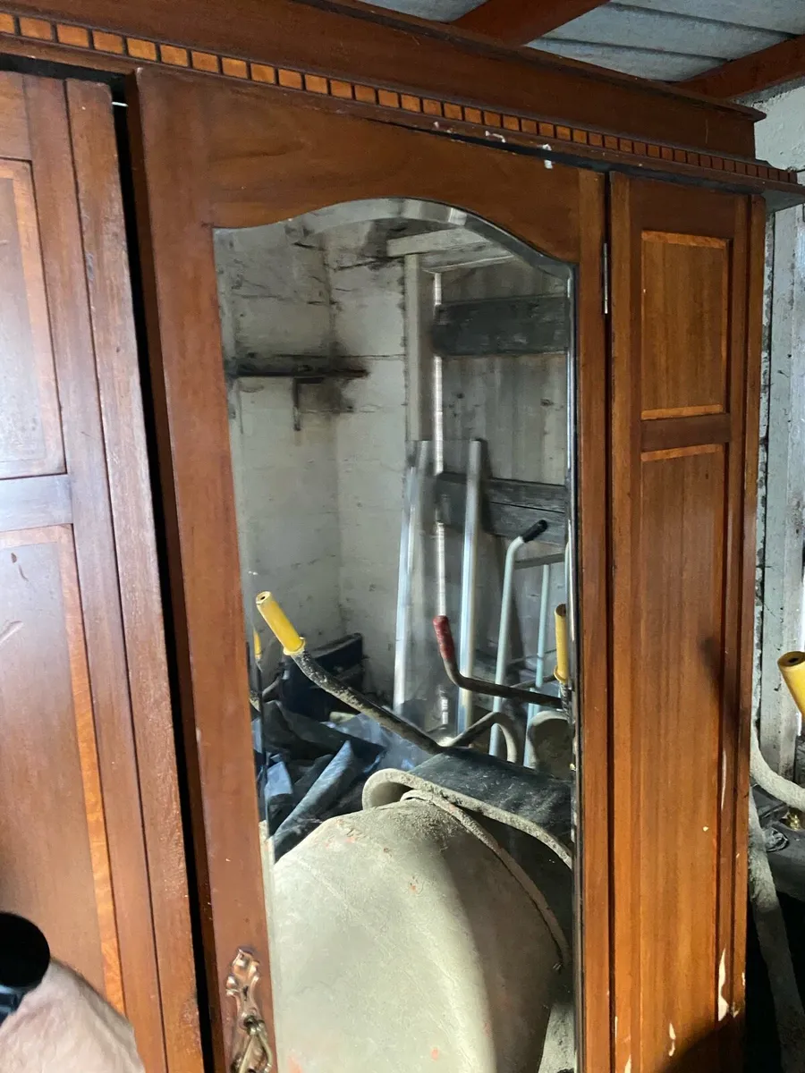 wardrobe - Image 1