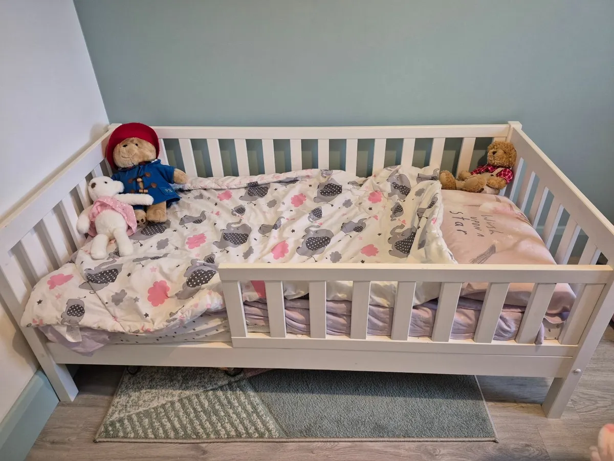 Toddler bed - Image 1