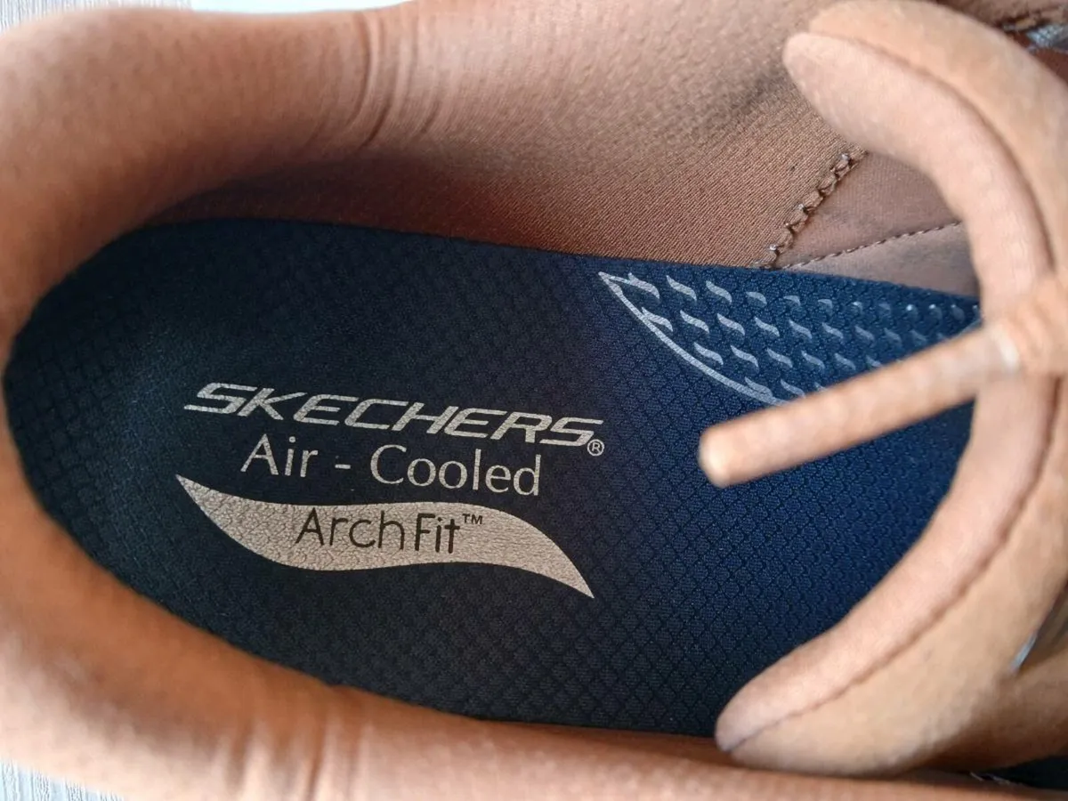 Skechers gents trainers size 43. - Image 2