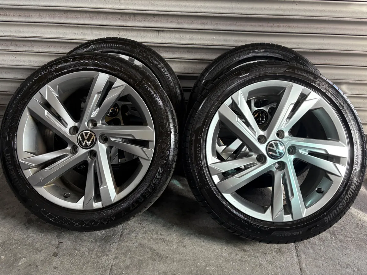 Volkswagen Golf 17” R-Line Alloys - Image 1