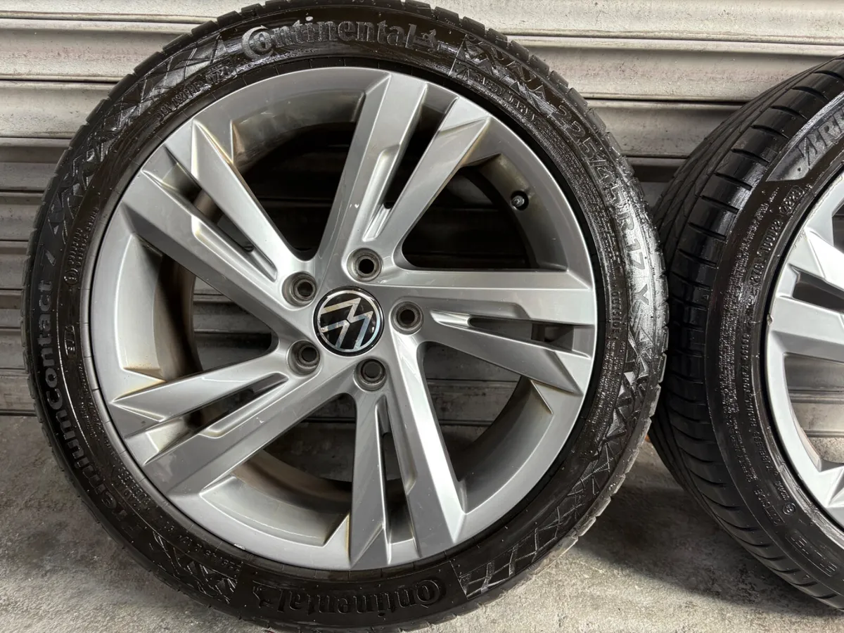 Volkswagen Golf 17” R-Line Alloys - Image 2