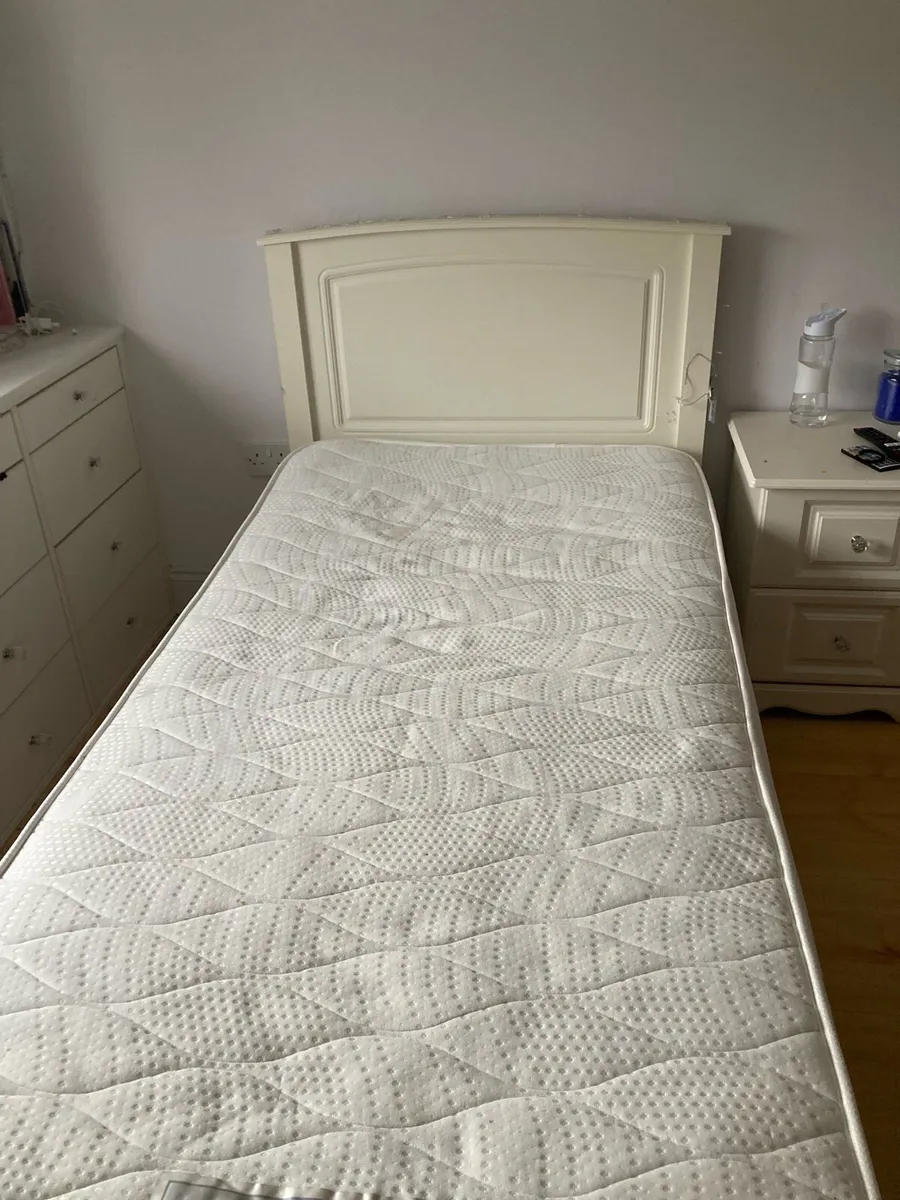 Single bed - Image 1