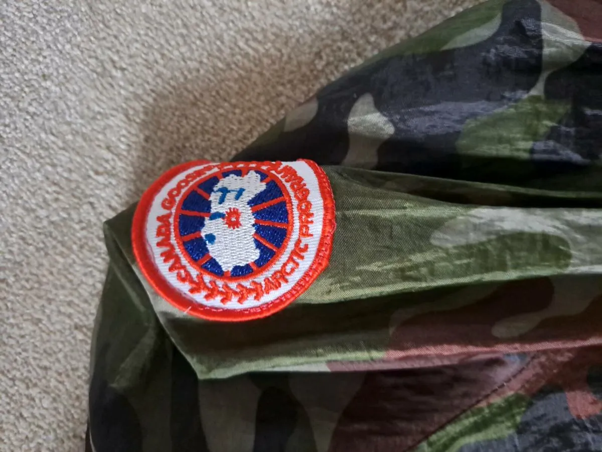 Canada Goose Camouflage Rain jacket s 10 11 - Image 2