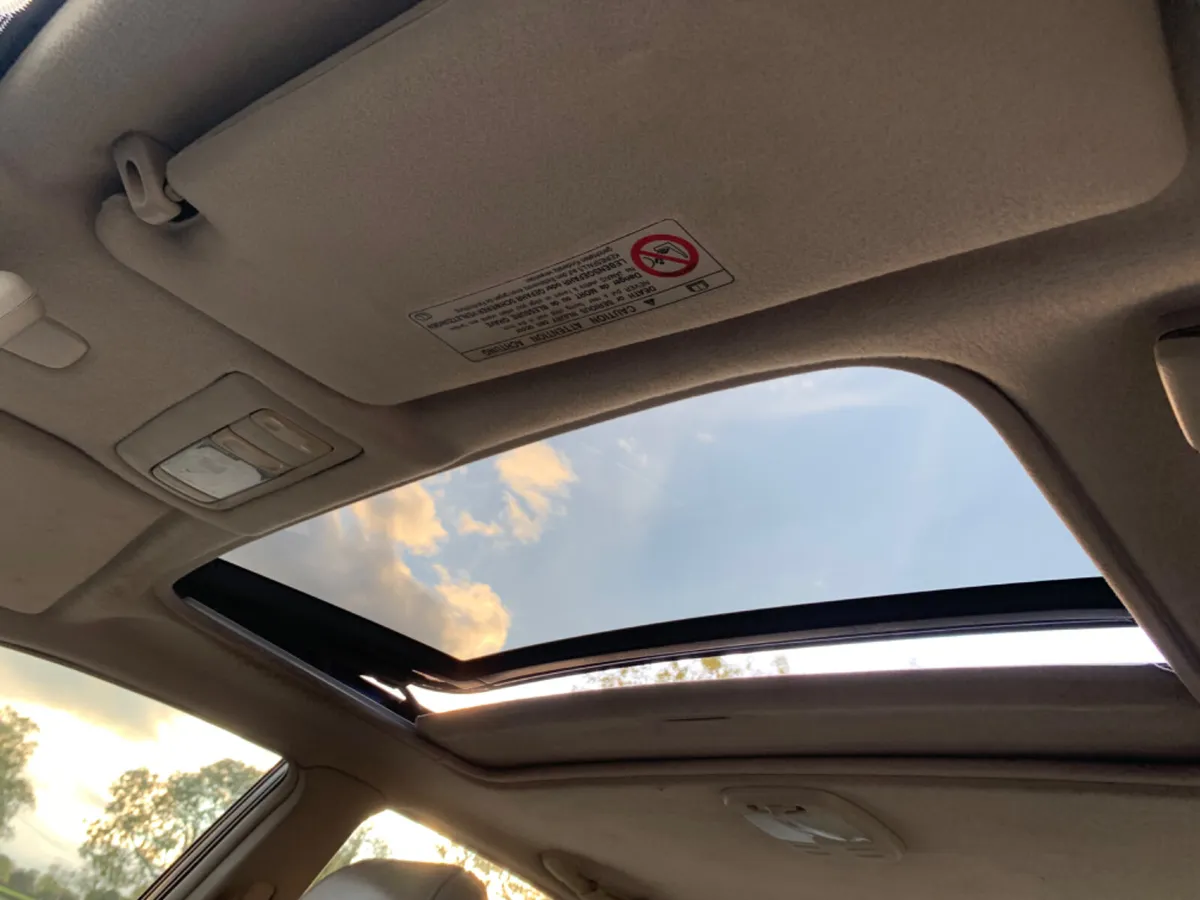 2003 LEXUS IS200 SE | SUNROOF - Image 3