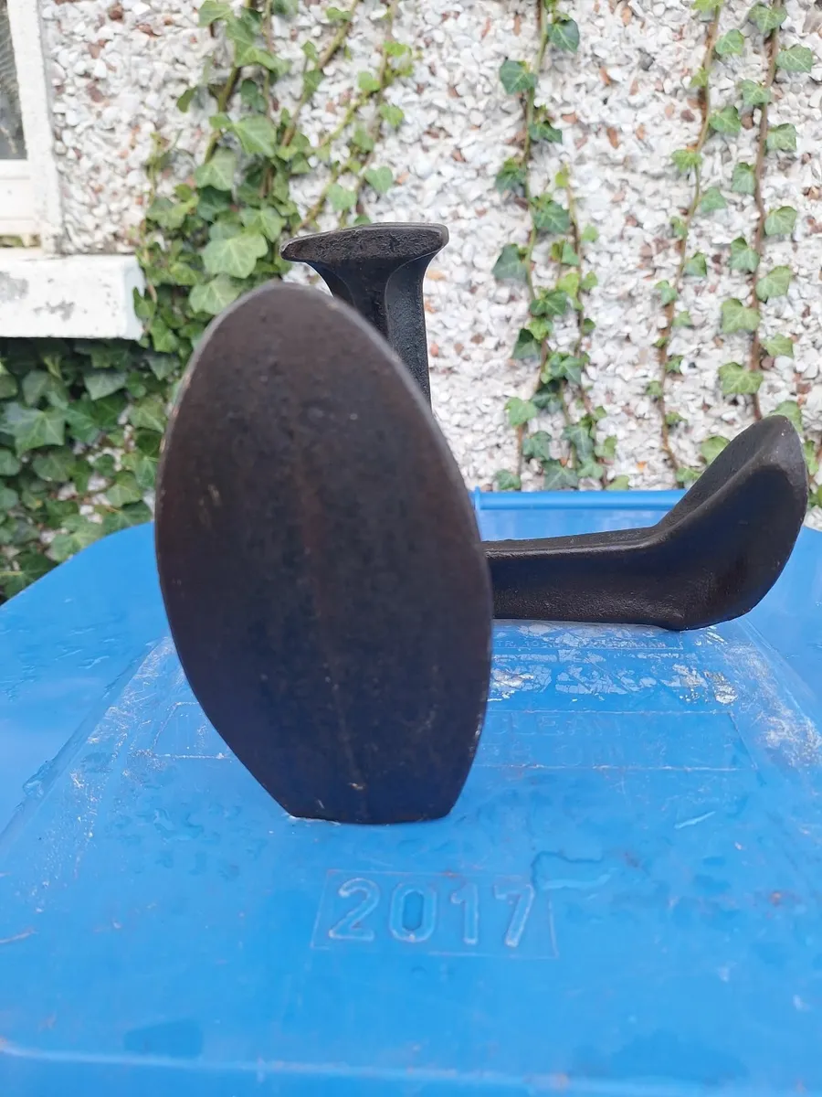 Antique shoe last/ cobbler's anvil - Image 2