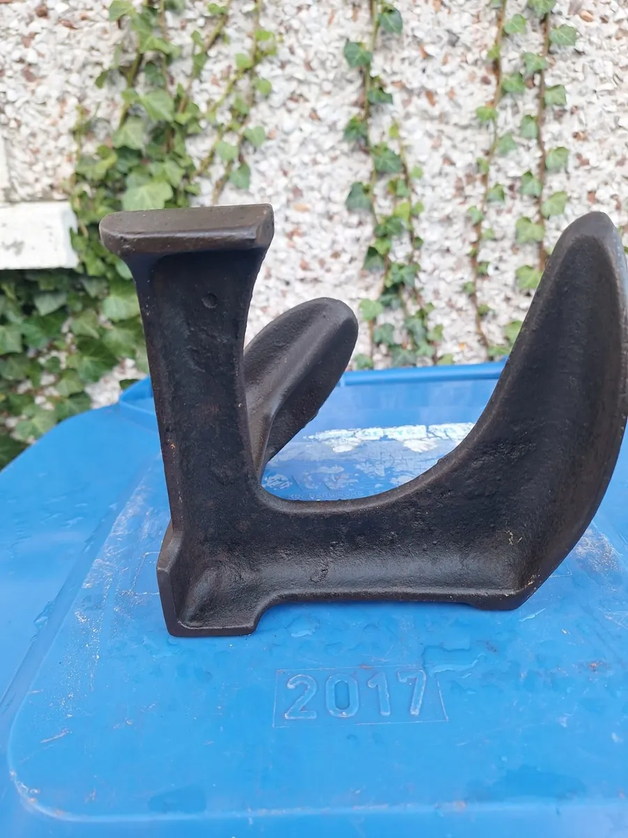 Antique shoe last/ cobbler's anvil - Image 3