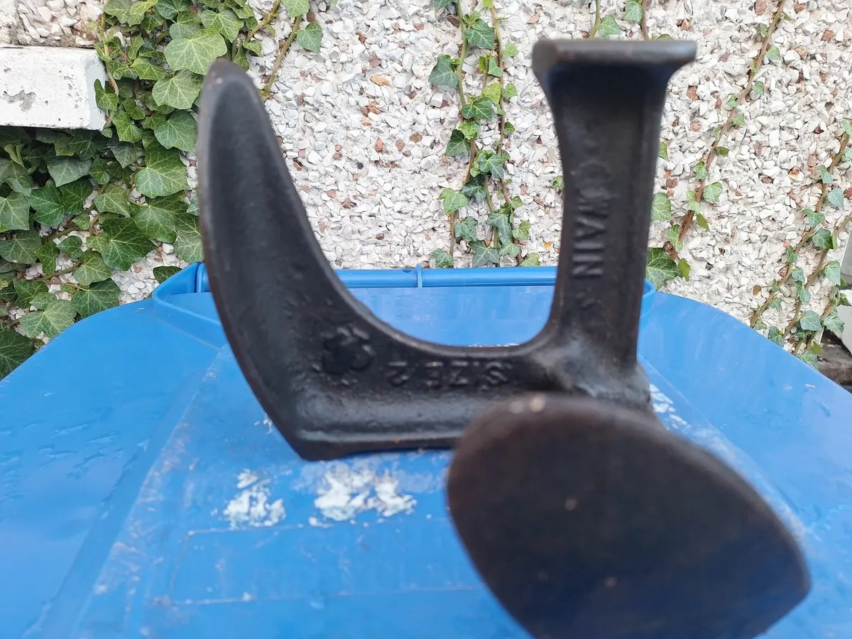 Antique shoe last/ cobbler's anvil - Image 1