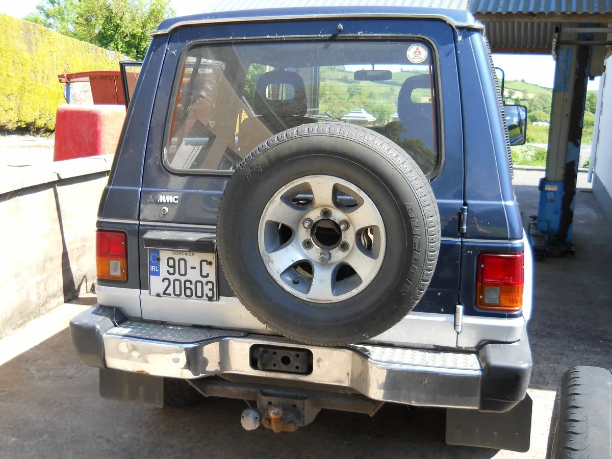 Mitsubishi Pajero 1990 - Image 3