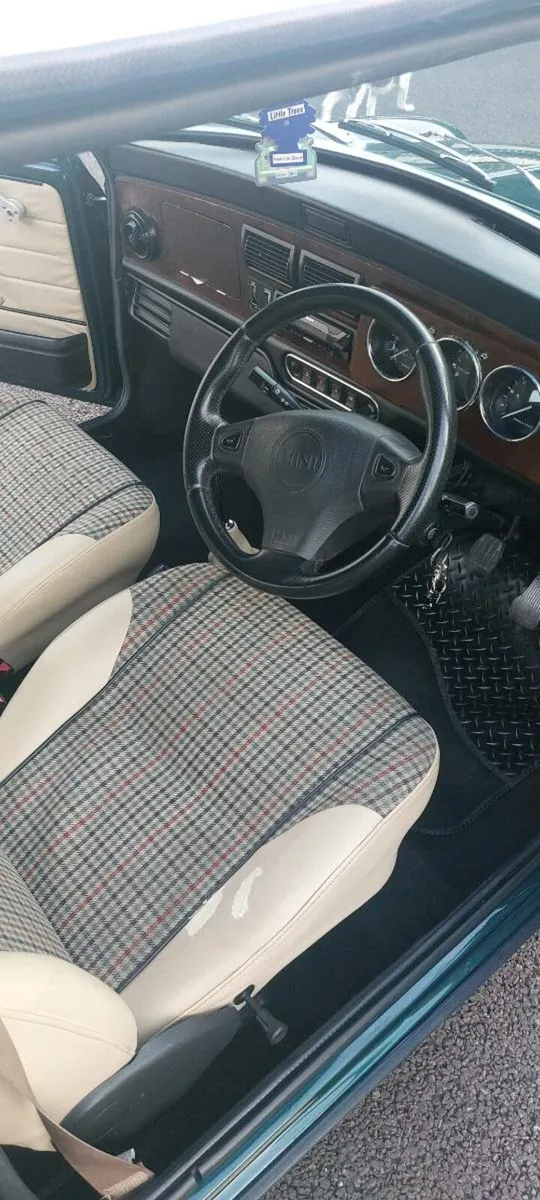 Car - Image 3