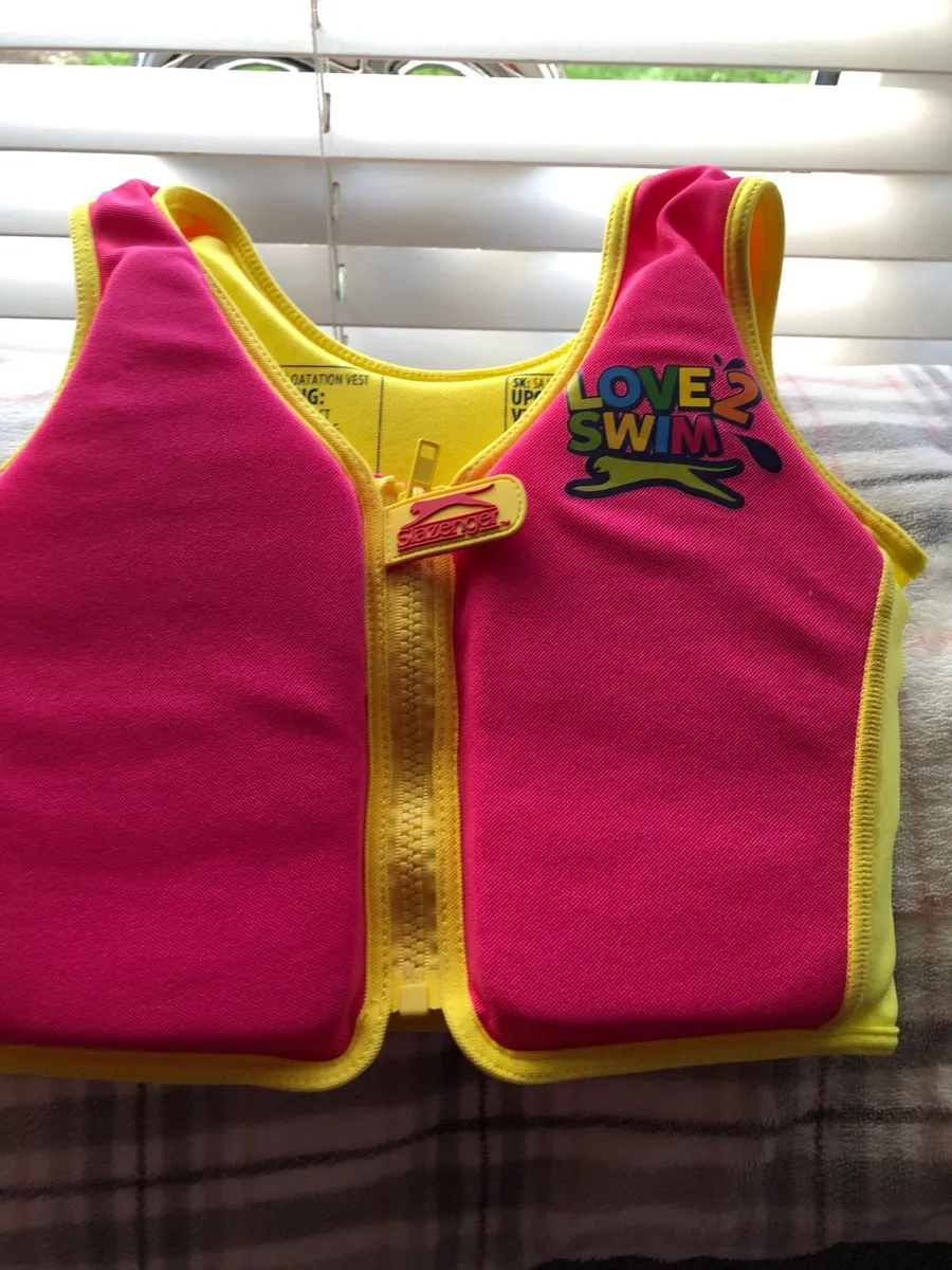Girls life jacket 2/3 €10 - Image 1