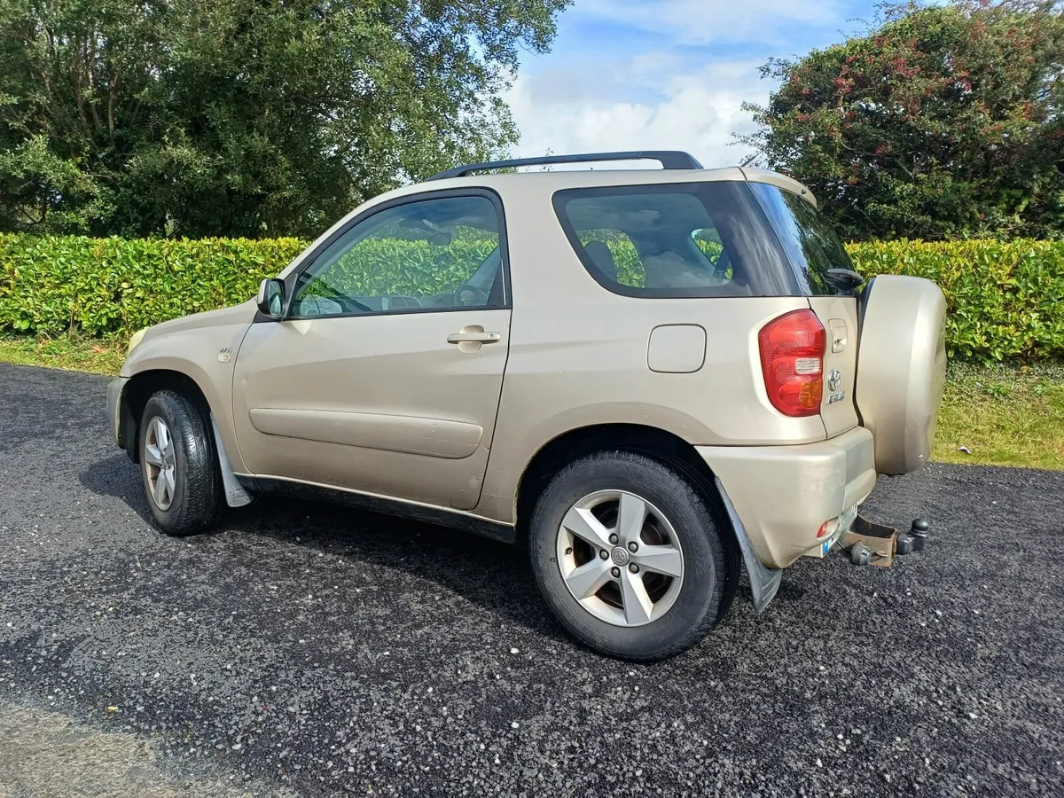 Toyota RAV4 2005 - Image 2