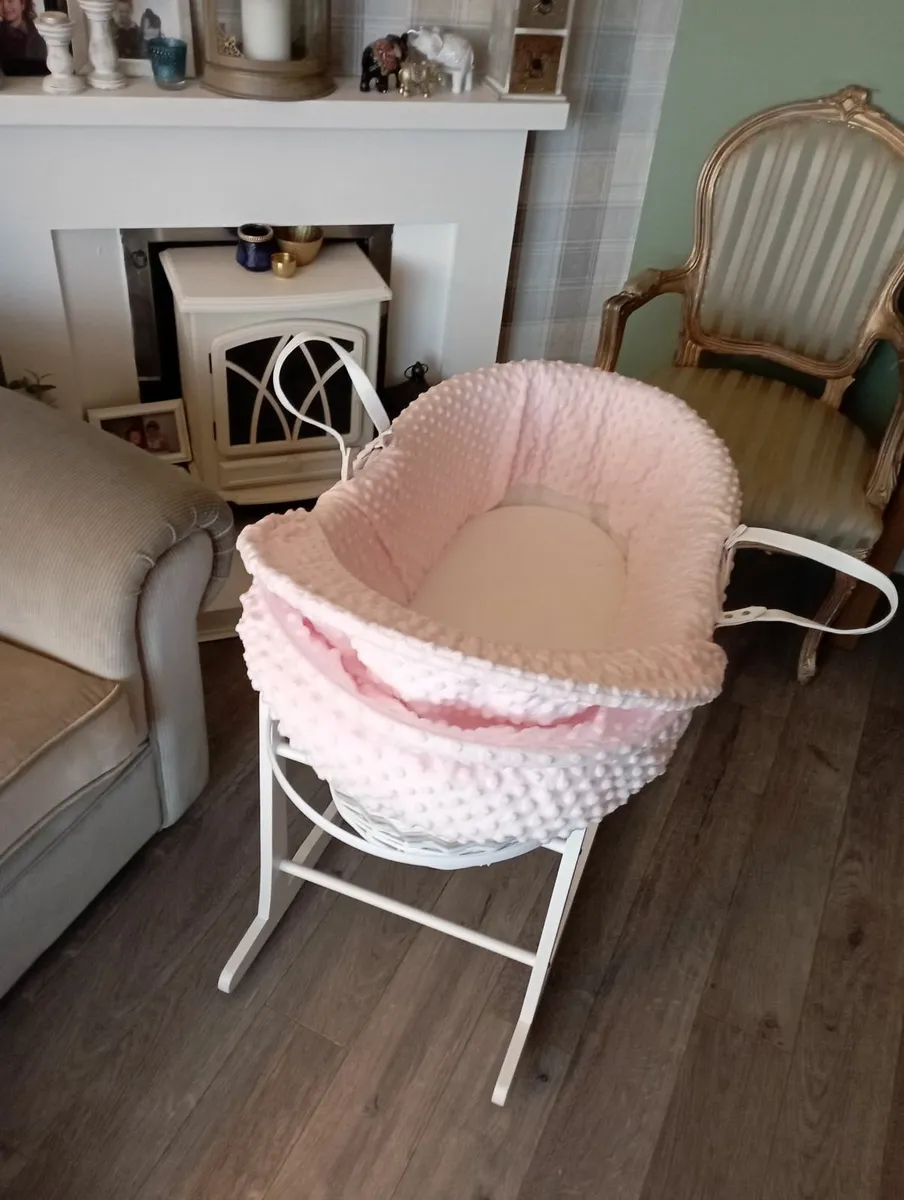 Moses basket and stand - Image 2