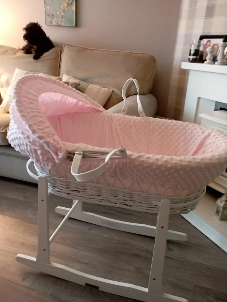 Moses basket and stand - Image 3