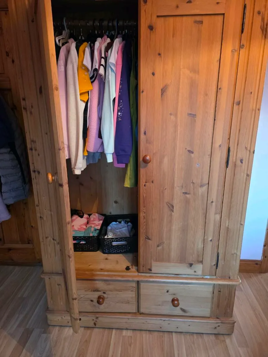 Wardrobe and Lockers - Image 3