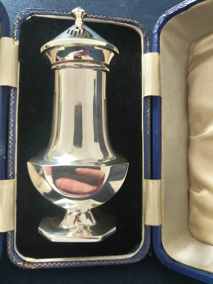 Large Art deco Sterling  Silver Shaker - Image 2