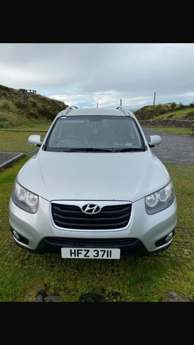 Hyundai Santa Fe 2011 - Image 1