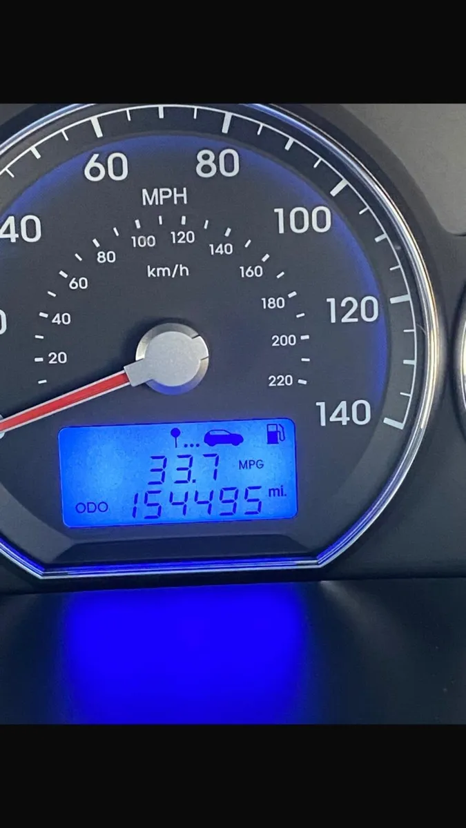 Hyundai Santa Fe 2011 - Image 2