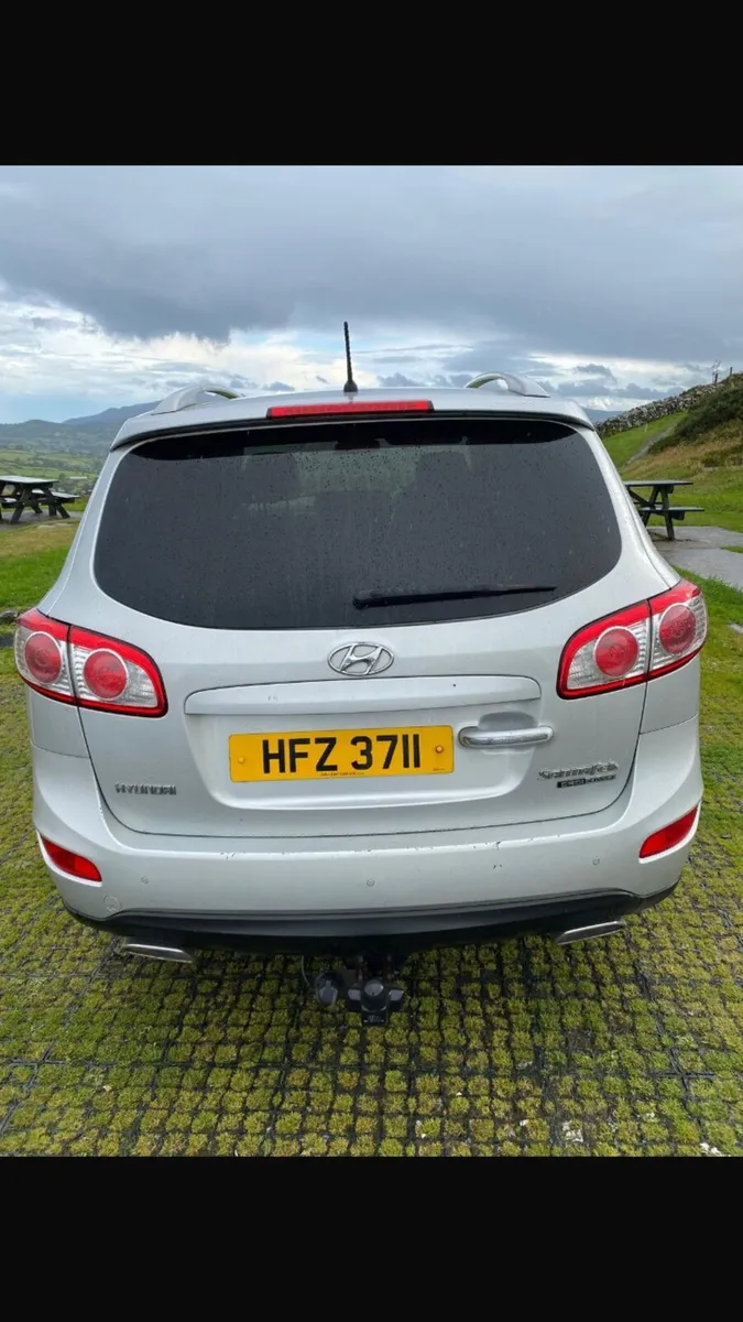 Hyundai Santa Fe 2011 - Image 3