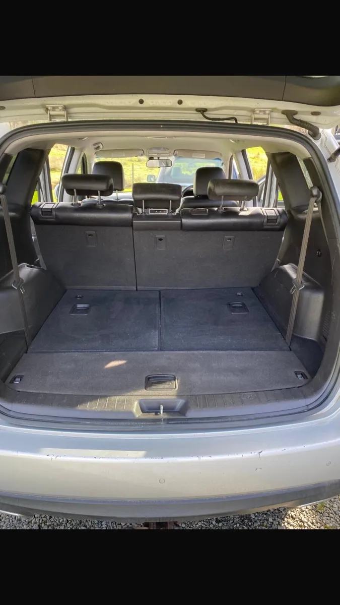 Hyundai Santa Fe 2011 - Image 4