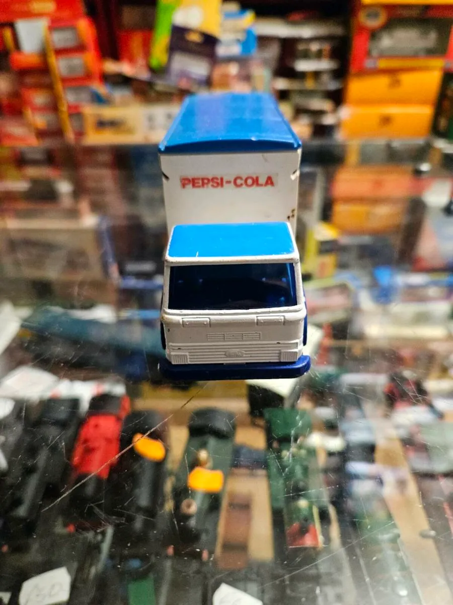 Matchbox Superkings Ford Pepsi Cola Truck - Image 2