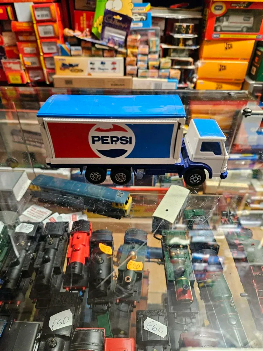 Matchbox Superkings Ford Pepsi Cola Truck - Image 3