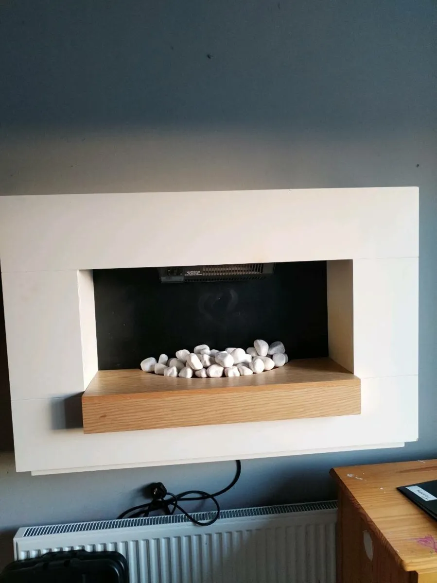 Electric fireplace - Image 1