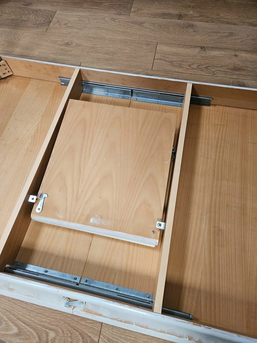 Extendable Table - Image 3