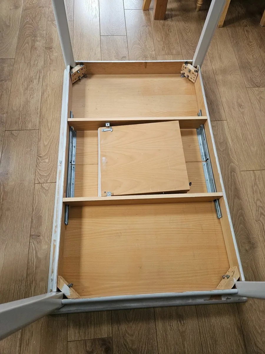 Extendable Table - Image 4