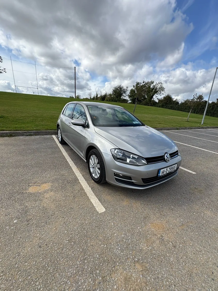 141 Volkswagen Golf, 1.2 Petrol Tsi bluemotion CL - Image 2
