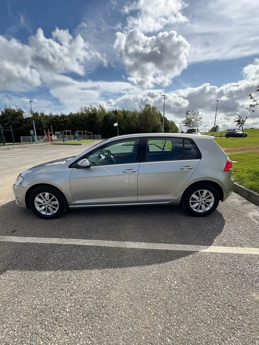 141 Volkswagen Golf, 1.2 Petrol Tsi bluemotion CL - Image 4