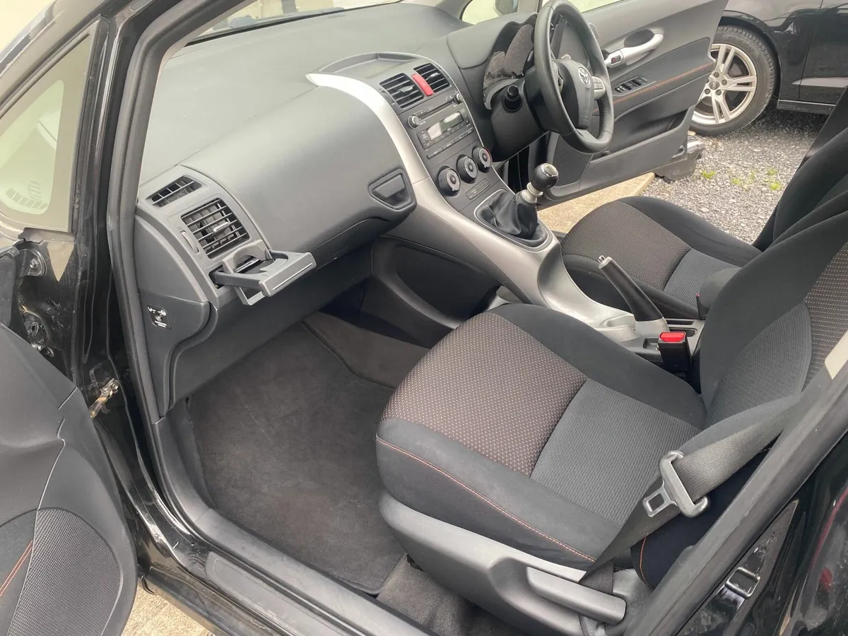 Toyota Auris 2012 - Image 3