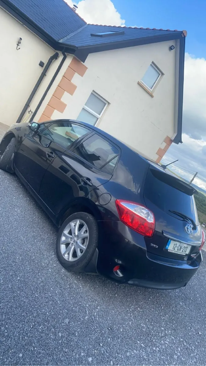 Toyota Auris 2012 - Image 1