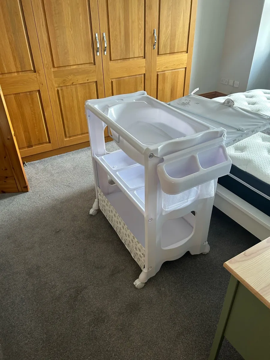 Baby changing table - Image 3