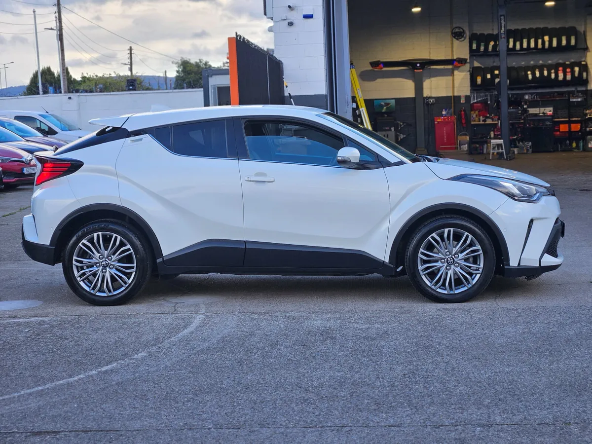 221 Toyota C-HR1.8  Hybrid SOL - Image 2