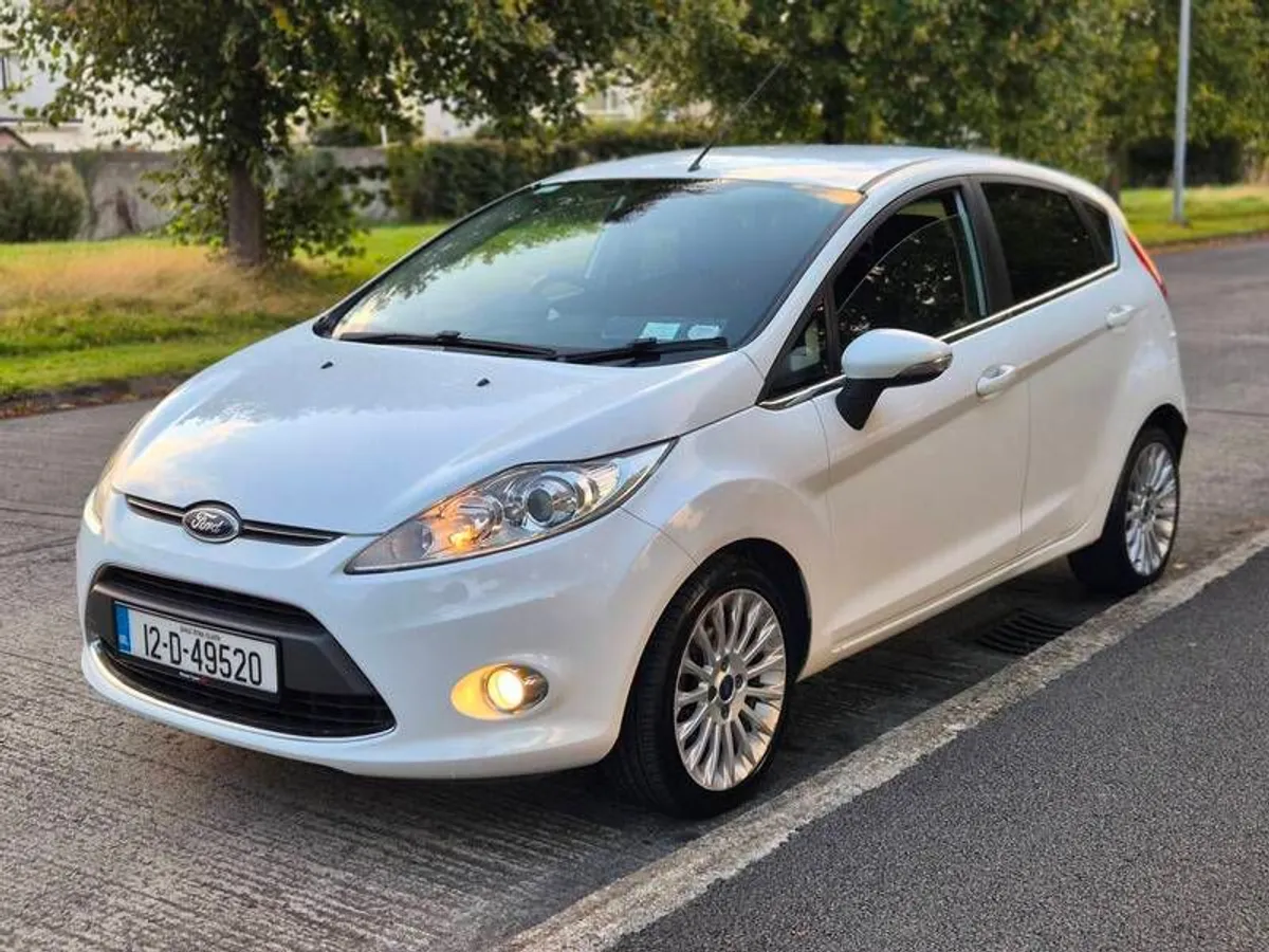 2012 Ford Fiesta Titanium - Image 2
