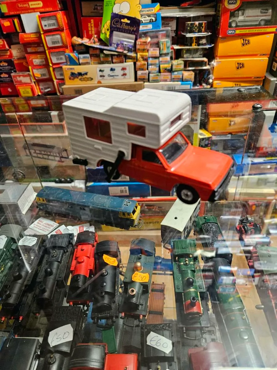 Matchbox Superkings Camper Van - Image 1