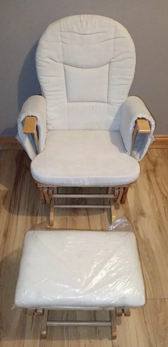 Rocking chair and footstool - Image 1