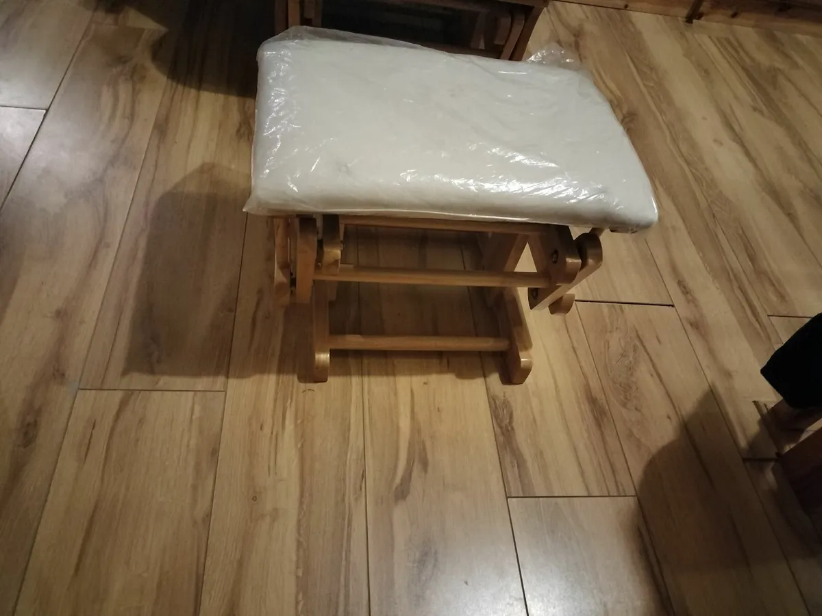 Rocking chair and footstool - Image 4