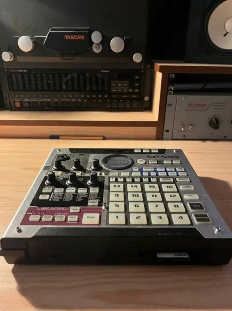 Roland SP-555 (sampler) - Image 1