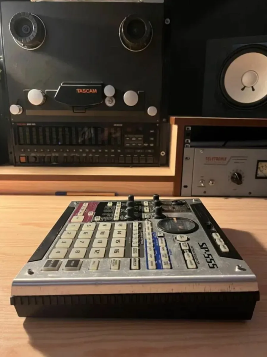 Roland SP-555 (sampler) - Image 2