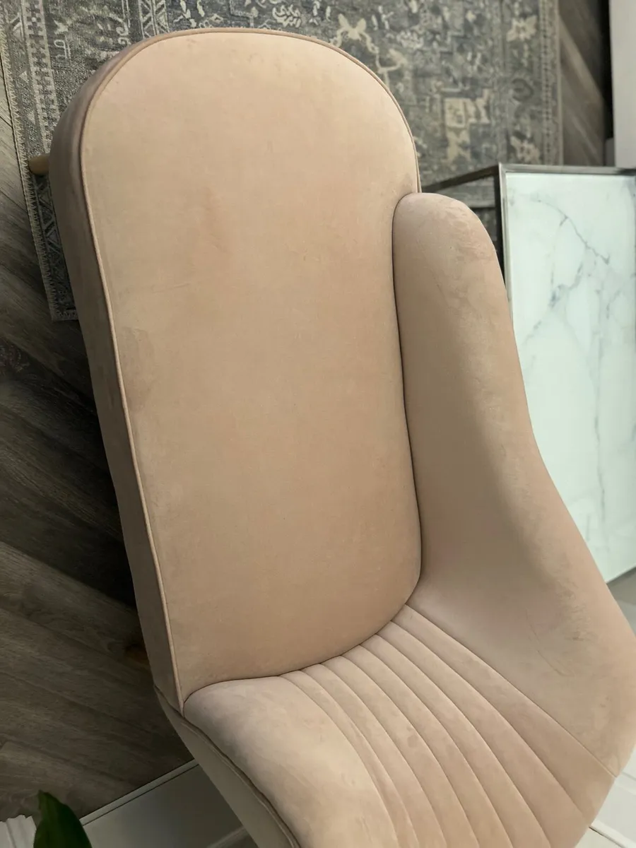 Chaise Lounge + Matching side table - Image 1