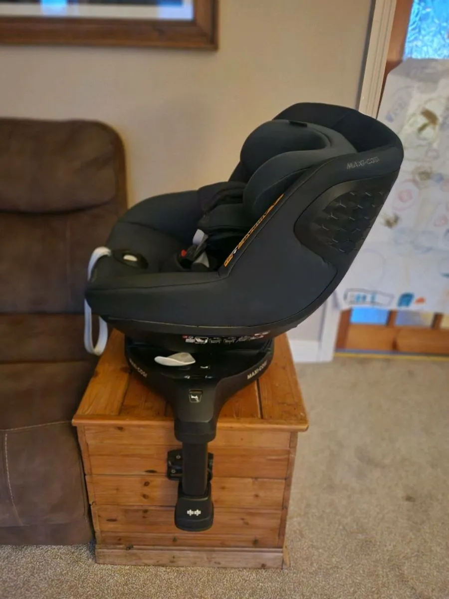 Maxi-Cosi Familyfix 360 Pearl Pro and base. - Image 2