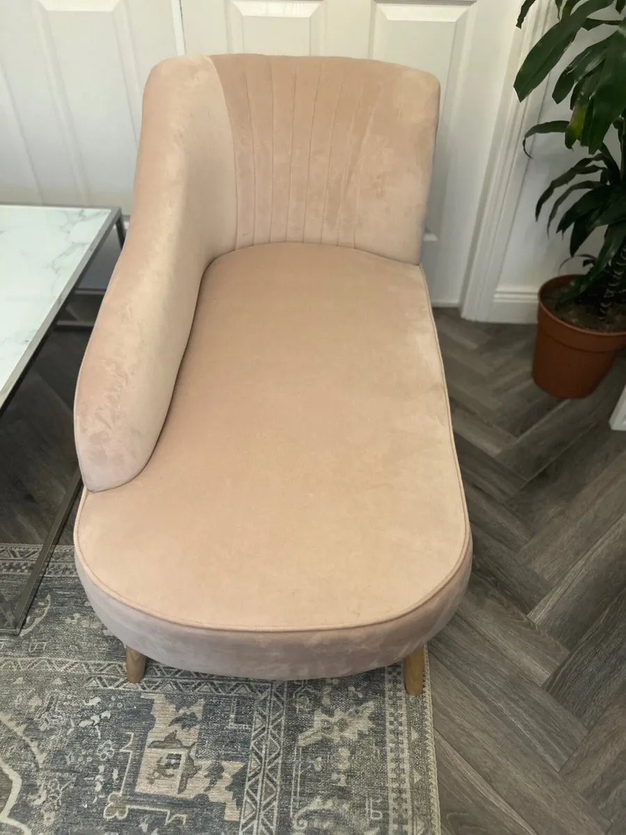 Chaise Lounge + Matching side table - Image 3