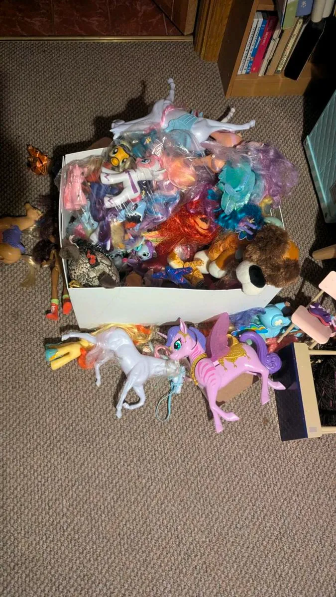 Toys - Image 2