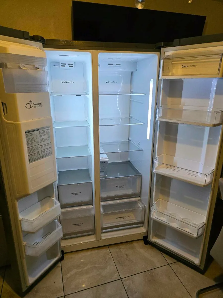Lg American fridge freezer - Image 2